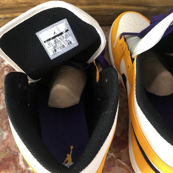 Air Jordan 1 Mid SE Lakers University Gold Purple - Picture 7 of 7